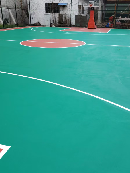 松江 球场长期使用易出现地面开裂
